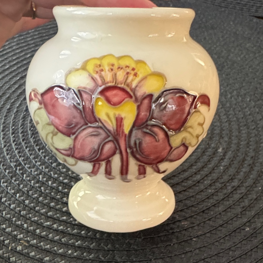 Moorcroft Magnolia 4”